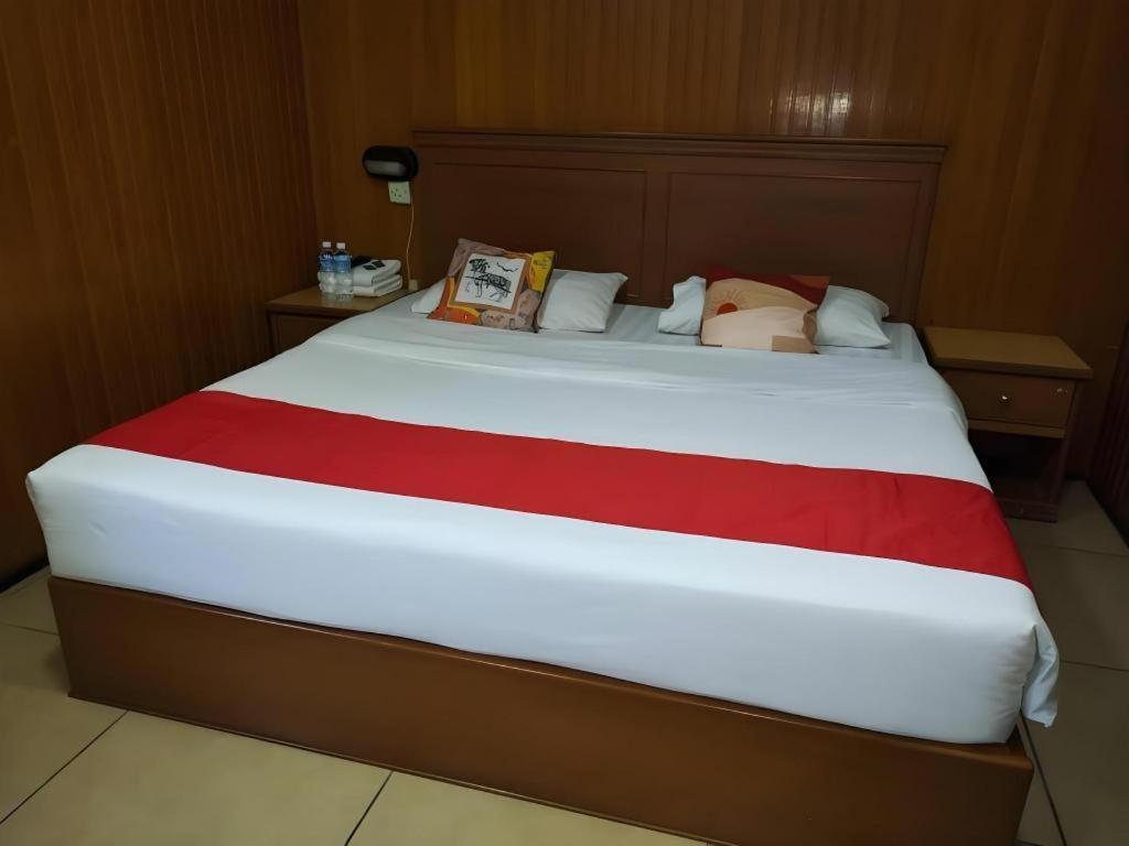 River Park Hotel Sibu Exterior foto